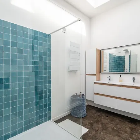 Large Bright Duplex In *