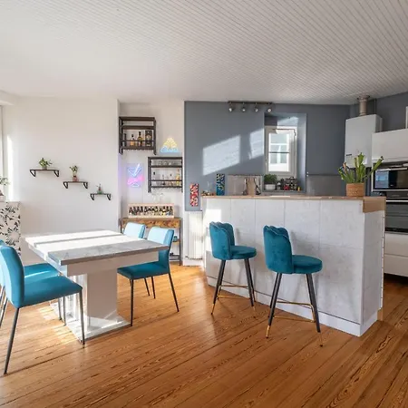 Large Bright Duplex In Bordeaux