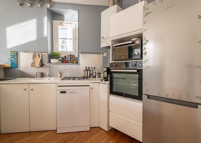 Large Bright Duplex In * Bordeaux