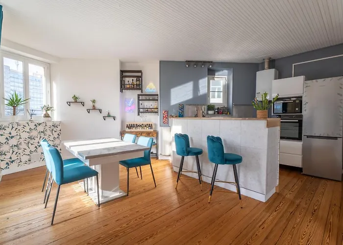 Large Bright Duplex In Bordeaux